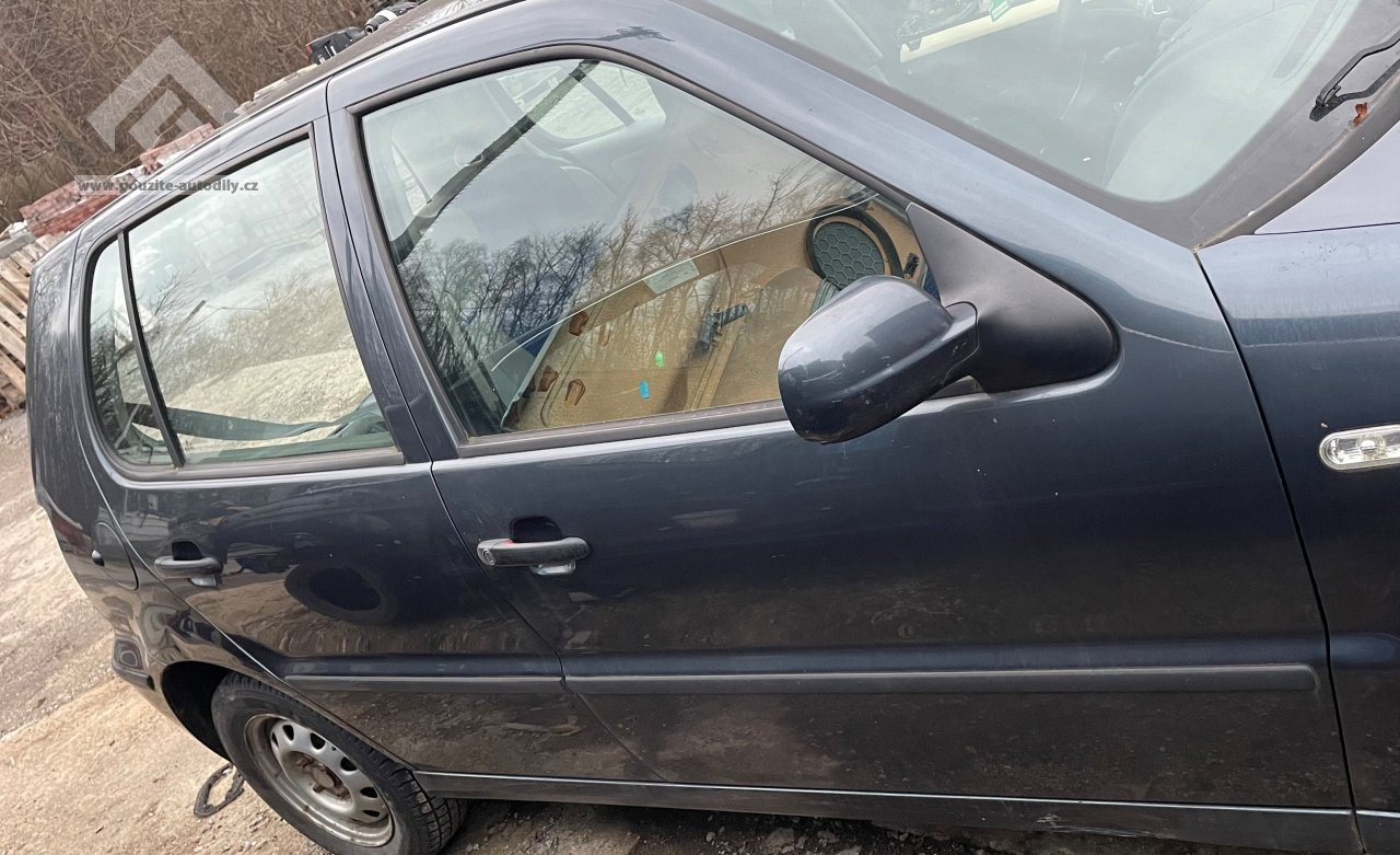 Dve e prav p edn VW Polo III 6N2 5.dv. hatchback 10.99 09.01
