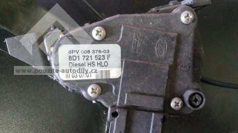 8D1721523F Pedál plynu s elektronickým modulem VW Passat B5