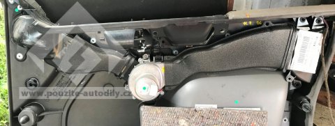 Větrák pro výplň dveří vlevo 7H0815019B VW Transporter T5