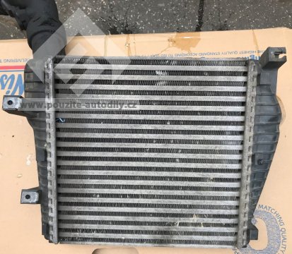 Intercooler 7P6145804A chladič vzduchu VW Touran 5,0TDi