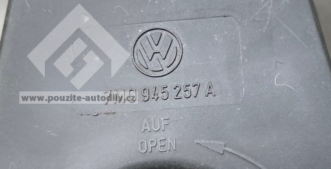 Nosič žárovek levý vnější 7M0945257A, originál VW Sharan