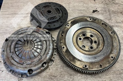 03D105333 spojka 1.2 HTP VW Polo 9N setrvačník, přítlačák