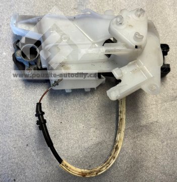 Třmen kliky vlevo vpředu 3C0837885H VW Passat B6 / B7