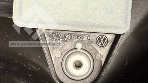 Stahovačka pravá přední elektrická 3AA837756 VW Passat B7 3AA